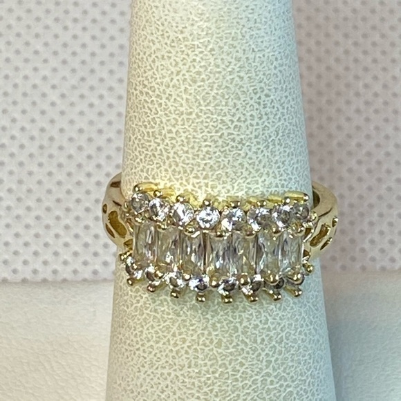 Yellow Gold Sapphire Ring! - Picture 8 of 12